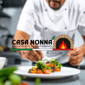 Logo Casa Nonna, restaurant traditionnel italien, présenté sur une photo de chef cuisinier dressant une assiette.
